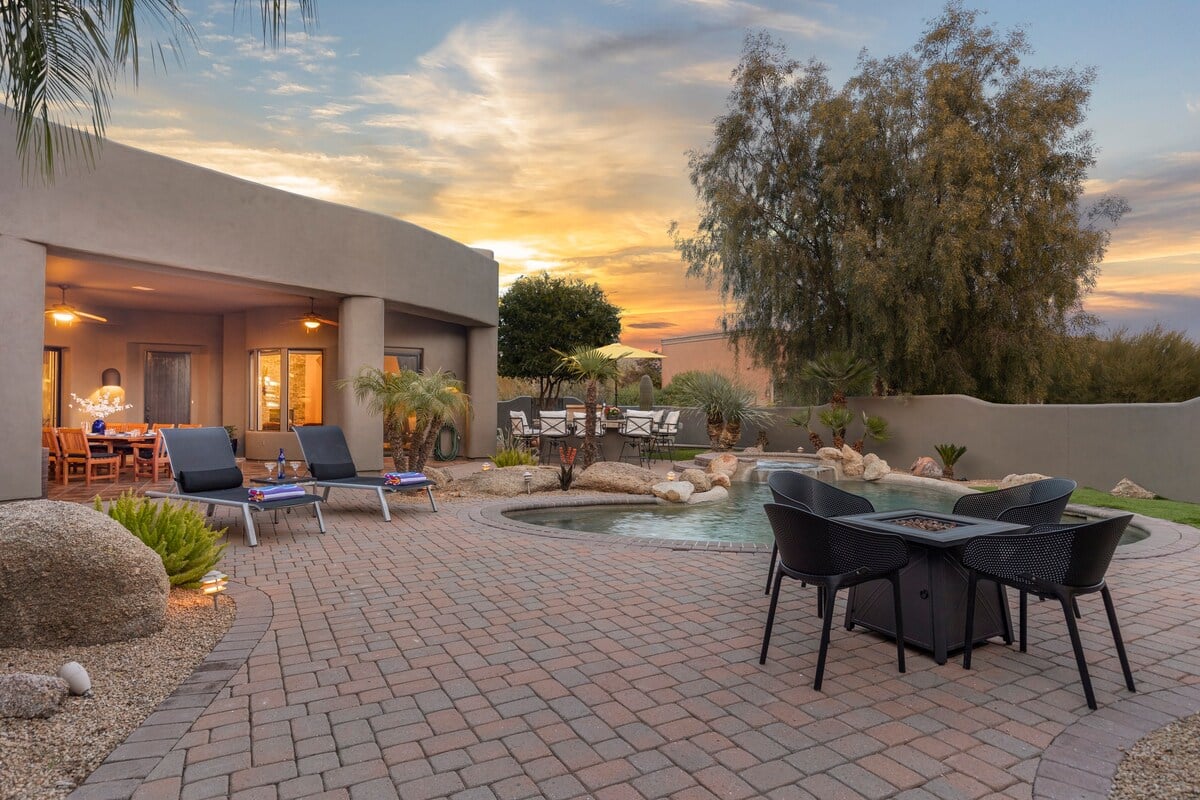 Browse our Arizona vacation homes by amenity